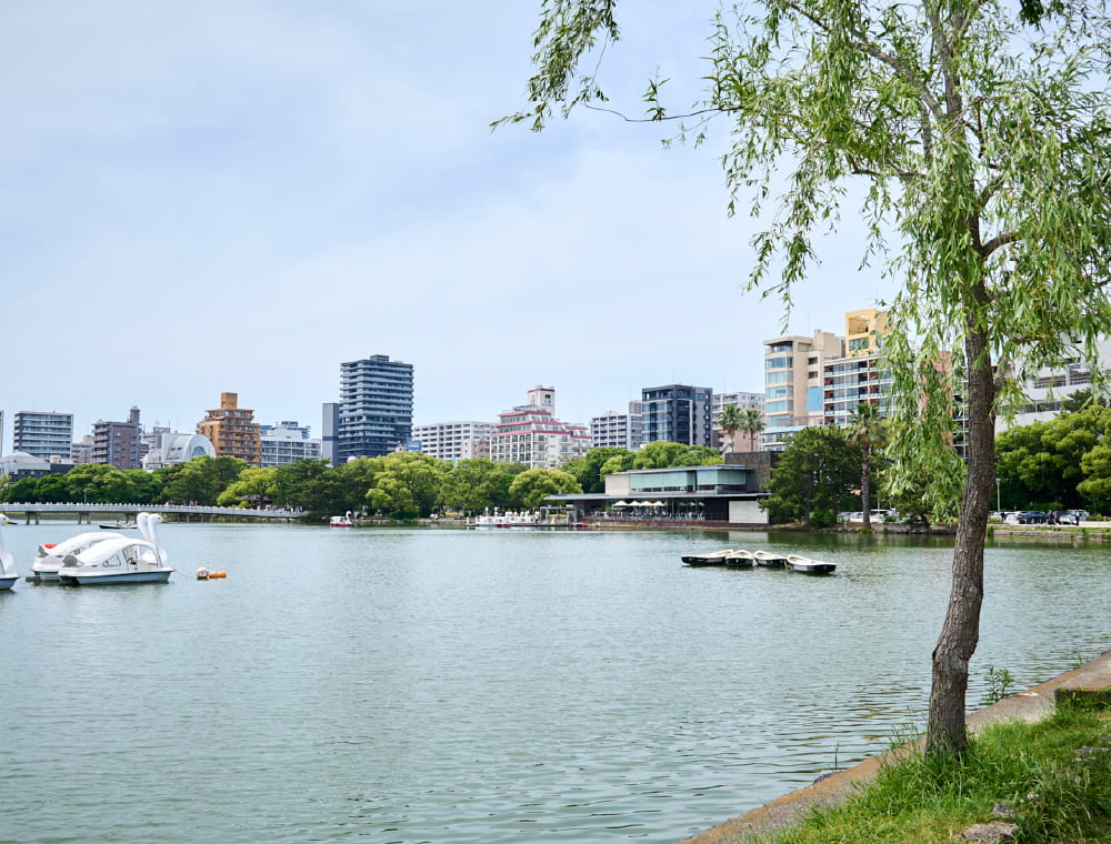 大濠公園徒歩14分(1,050m)